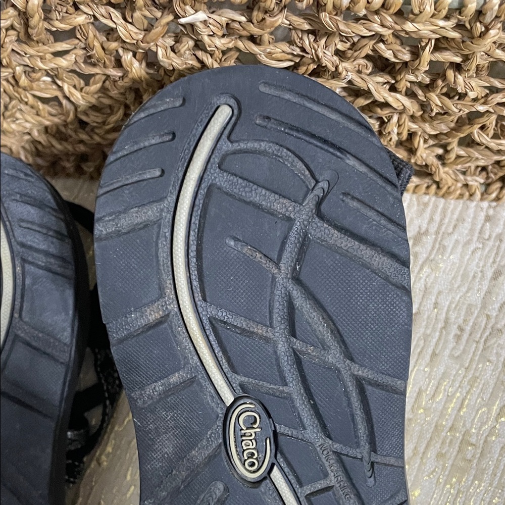 Chaco Black and Gray Strappy Adjustable Water Sz 6 Sandals - Picture 7 of 11